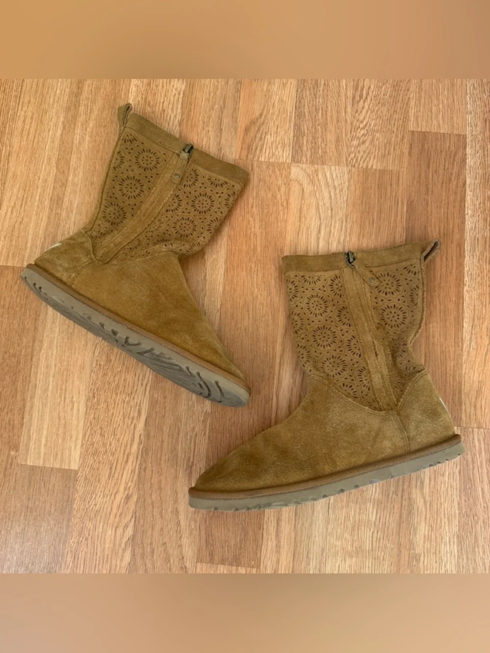 UGG Low Pro Short Perf 2 1004857 Tan Suede Boots Size 7